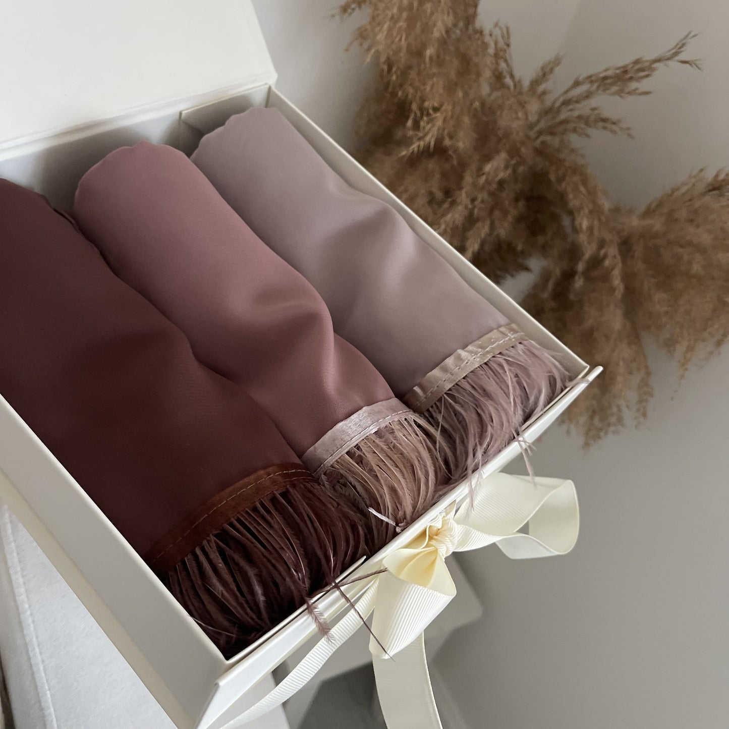 Feather gift box